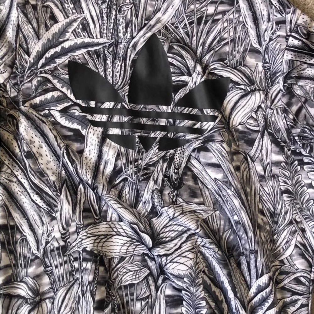 Adidas jacket size medium